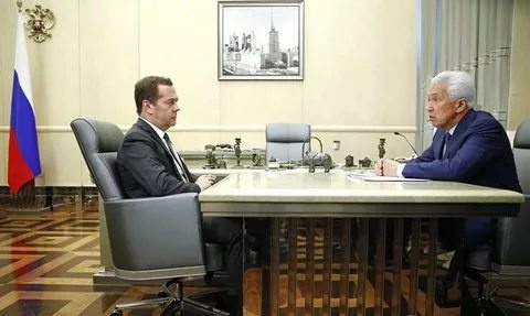 Дмитрий Медведев встретился с Главой Дагестана